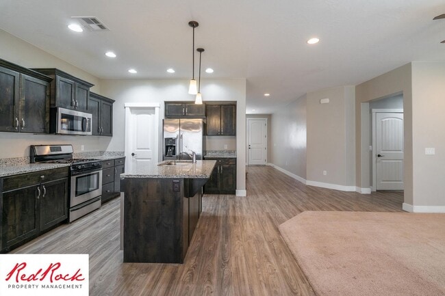 Building Photo - 4 Bedroom Spacious St. George Home with Large Backyard