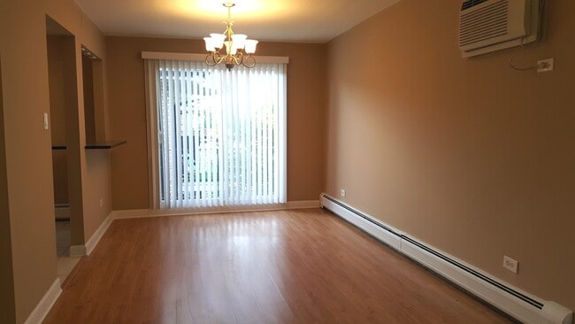 Building Photo - 10440 Mason Ave