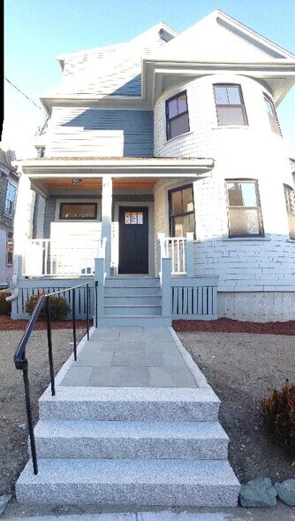 Building Photo - 84 Linden St