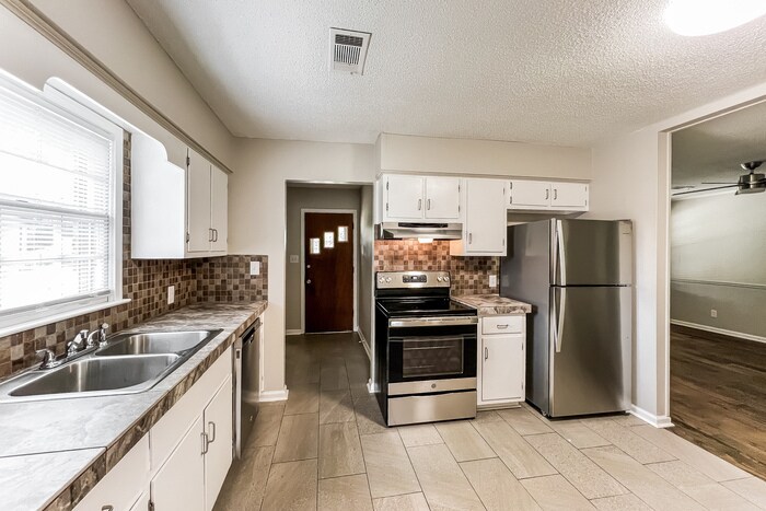 Building Photo - 3928 Croydon Rd