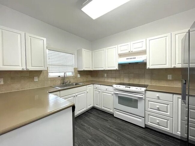 Building Photo - A stunning two-story house boasts three spacious bedrooms and 2.5 bathrooms