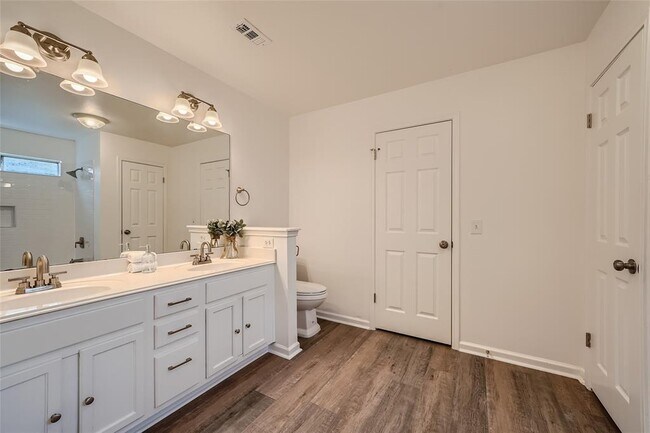 Building Photo - 905 Jasmine Trail