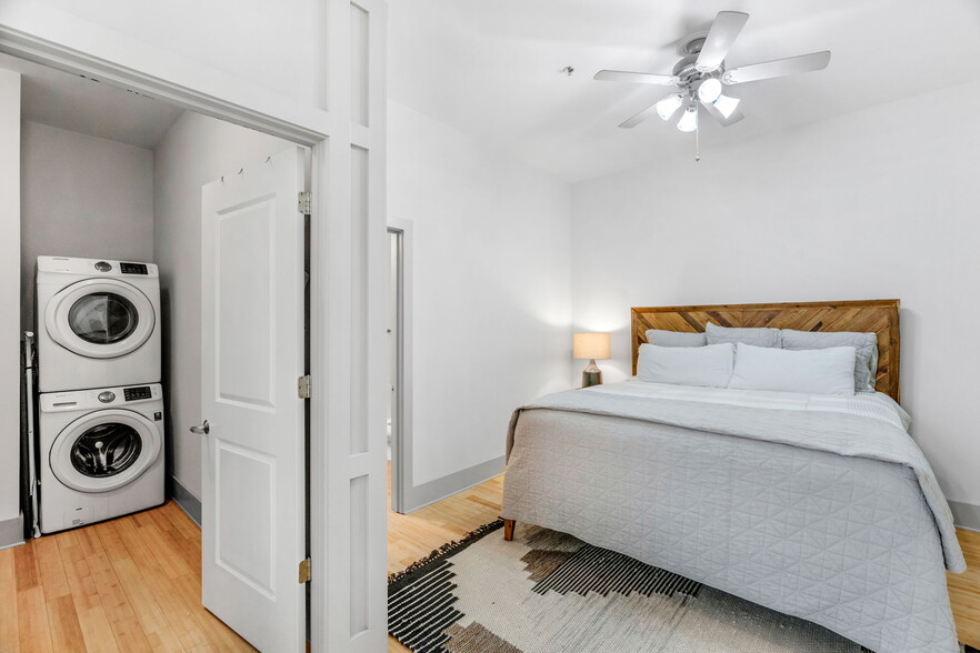 Building Photo - 525 E 34th St