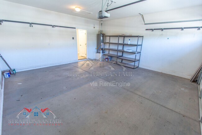 Building Photo - 661 E Julian Dr