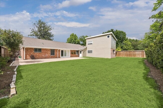 Building Photo - 9777 Larston St