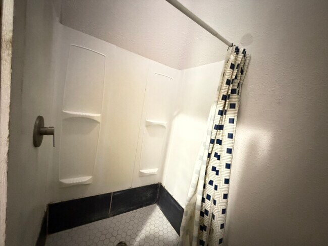 Building Photo - 1211 W Park Ave