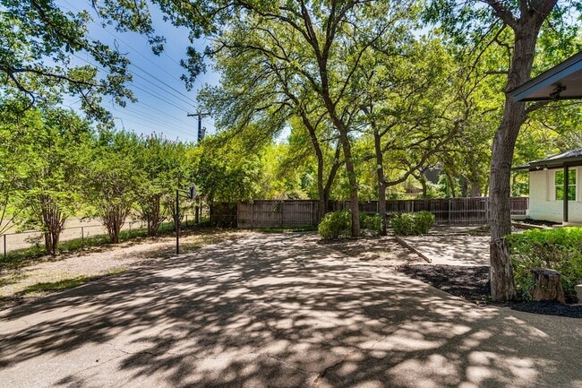 Building Photo - 3403 Sheffield Dr