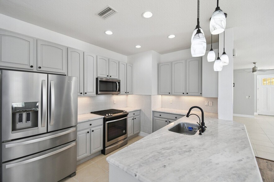 Building Photo - 531 Hedgewood Dr