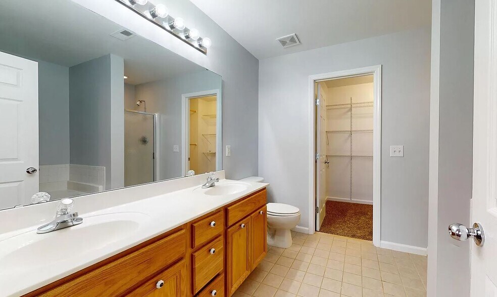 Building Photo - 9806 Blackwell Dr