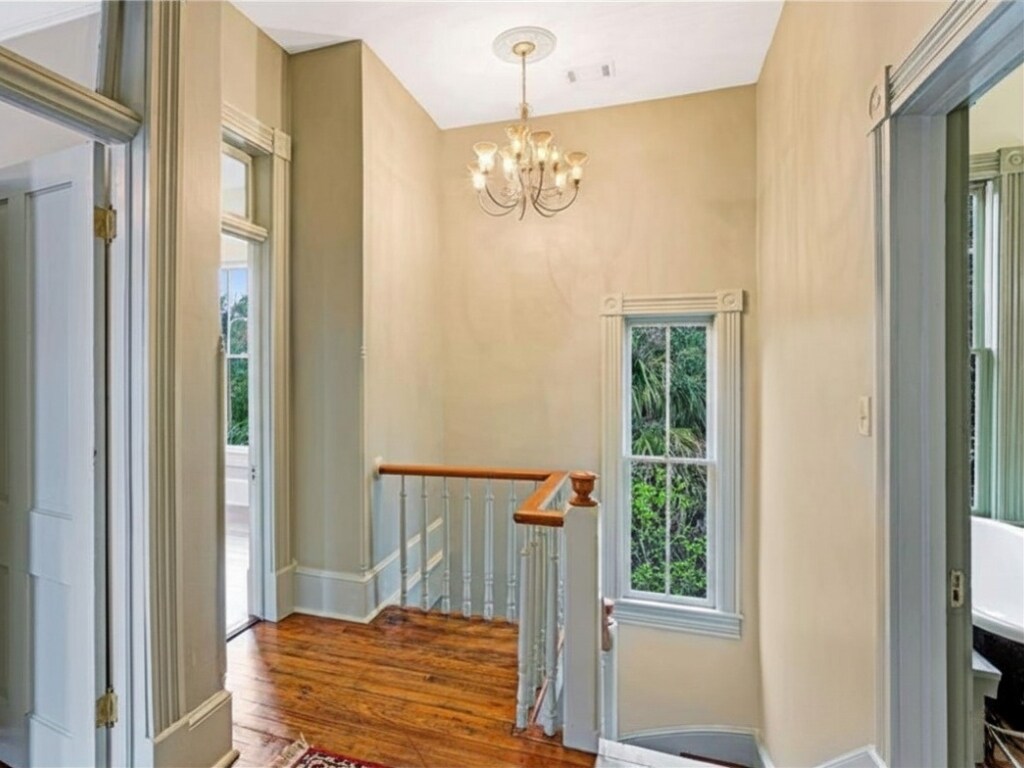 Building Photo - 212 W 40th St