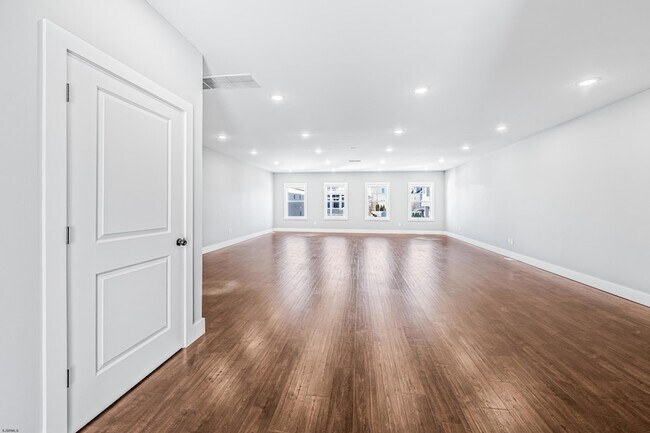 Building Photo - 24 S Washington Ave