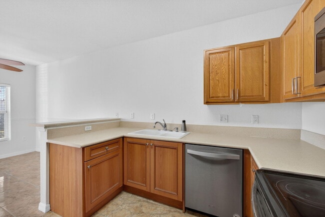 Building Photo - 513 Talia Cir