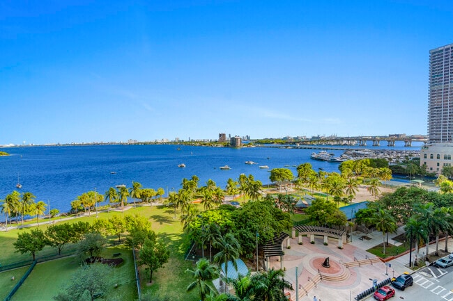 Building Photo - 1800 N Bayshore Dr