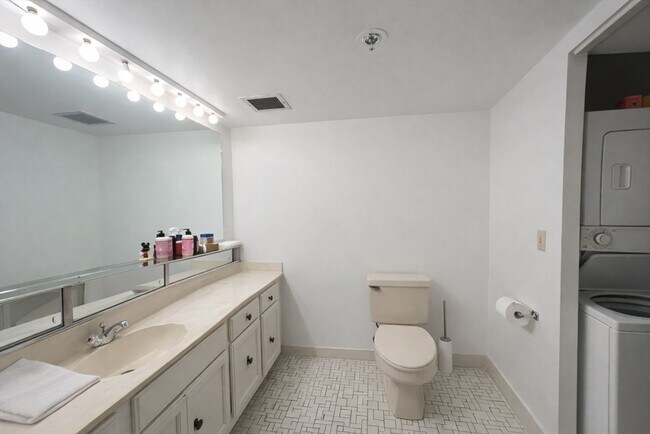 Building Photo - 250 Hammond Pond Pkwy