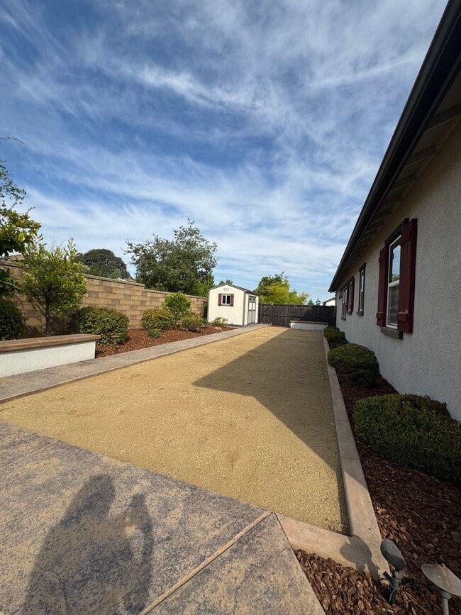 Building Photo - 800 Valencia Ct