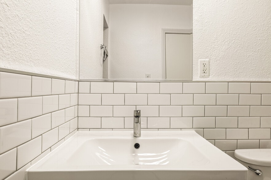 Bathroom - 3611 1/2 W 4th St