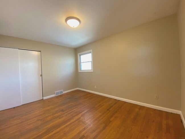 Building Photo - 2237 Wentworth Ave