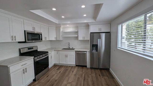 Building Photo - 1660 Palisades Dr