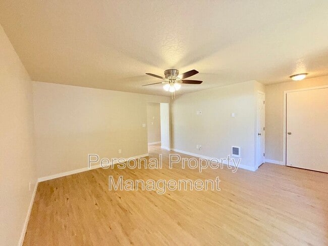 Building Photo - 7621 NE 158th Ave