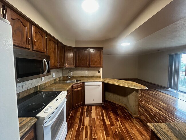 Building Photo - 7283 Beacon Hill Dr