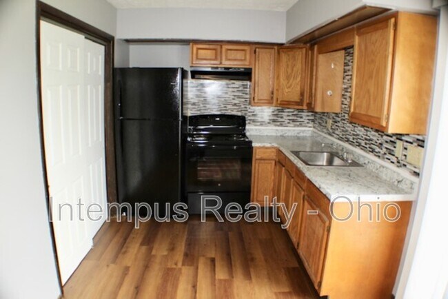 Building Photo - 716 W Light St