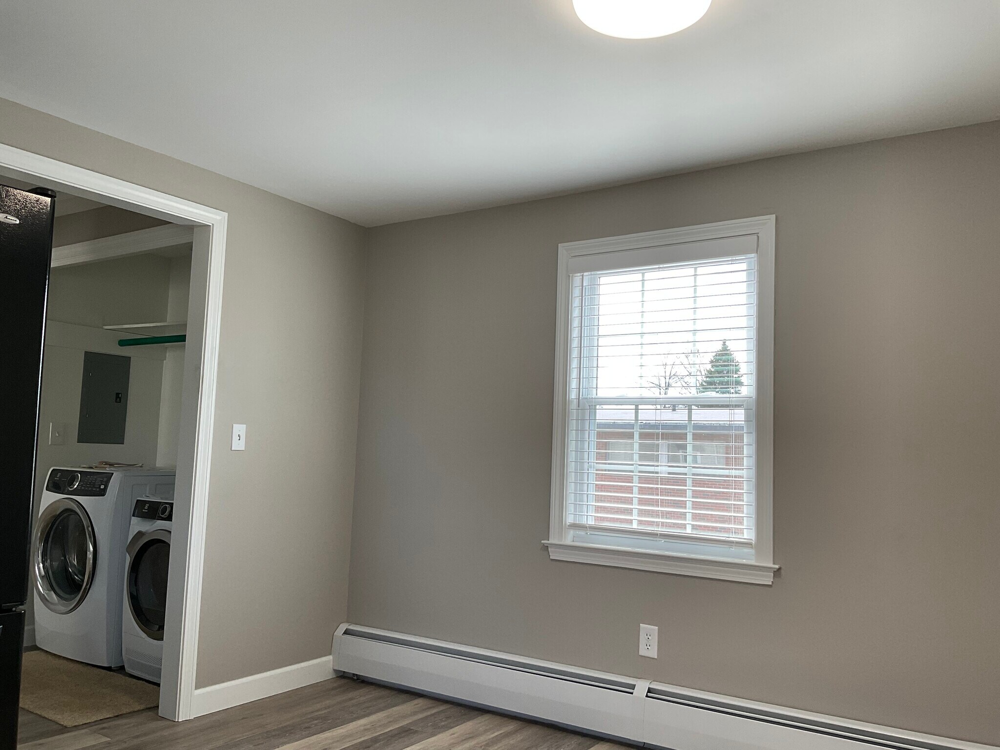 Building Photo - 61 S Main St