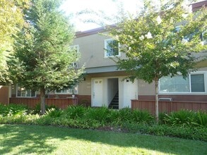Building Photo - Perfectly Appointed Renovated 2 Bedroom 1 Bath Condo in Santa Clara