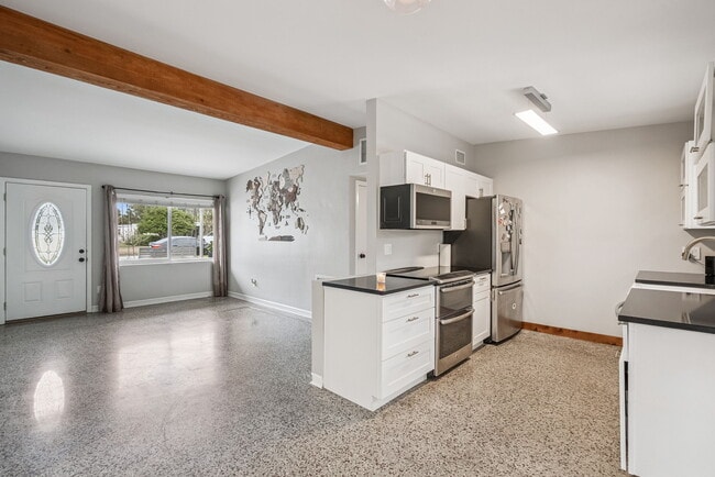 Building Photo - 3218 Carnine Dr