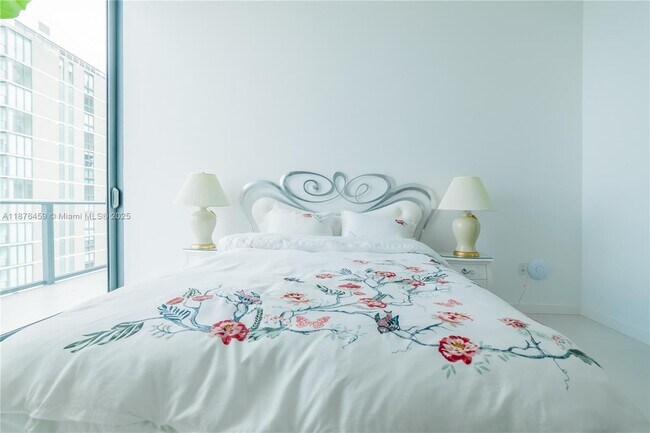 Building Photo - 501 NE 31st St