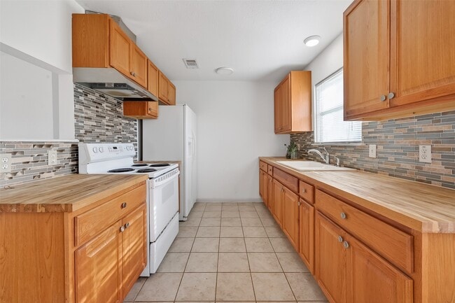 Building Photo - 2007 Antoine Dr