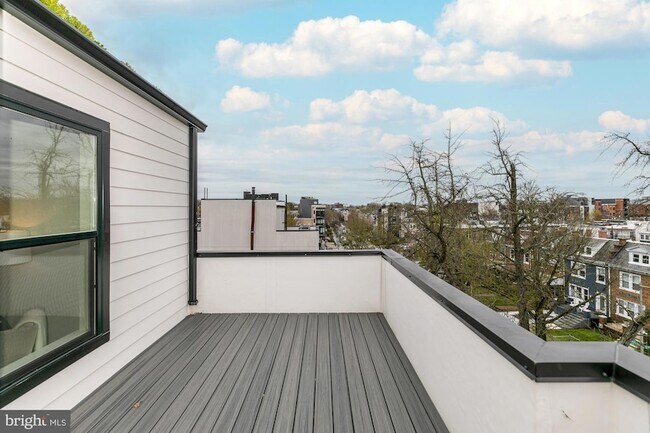 Building Photo - 1421 Spring Rd NW