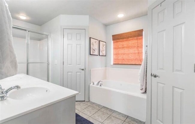 Building Photo - 3 bedroom 2 bath home in FAY, extra cared for, 2carG, fenced yard