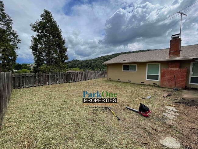 Building Photo - House With Paved Side Yard and Spacious Backyard in Pinole Now Available!!