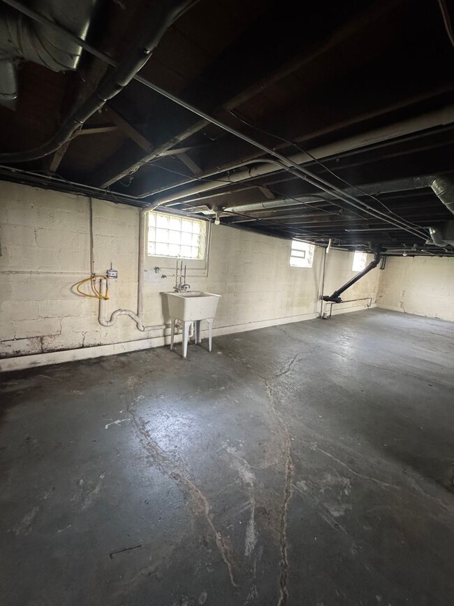 Building Photo - Beautiful 2-bedroom house for Rent in Lansing, IL VAILABLE NOW!!