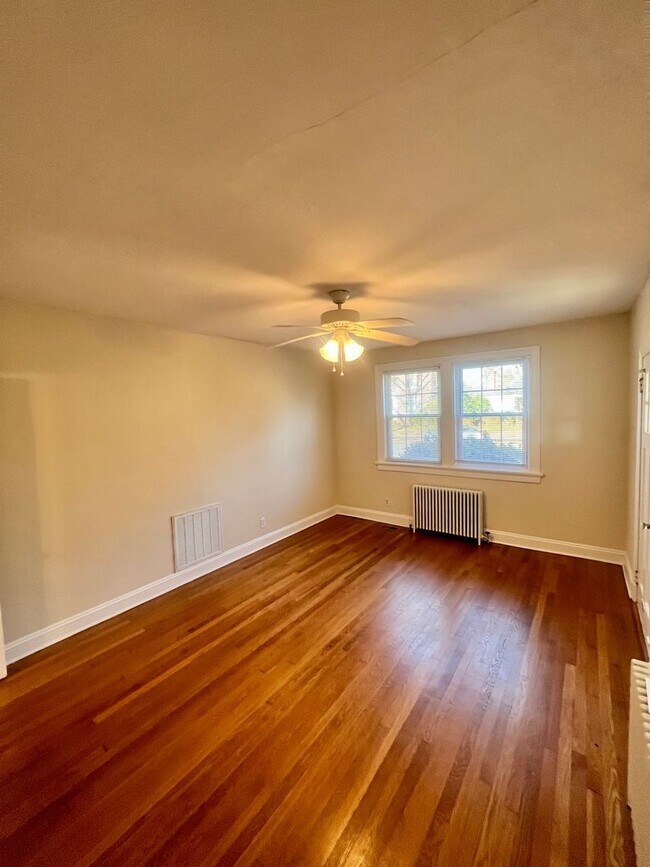 Building Photo - 4505 W Grace St