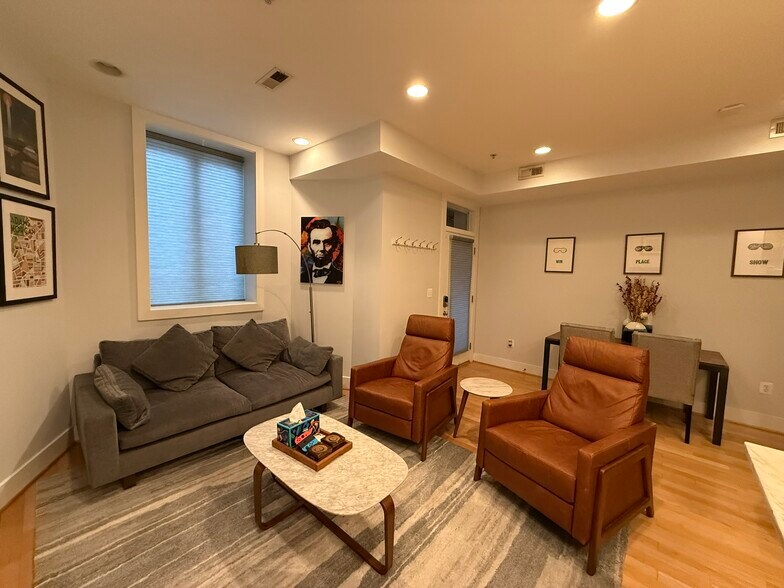 Building Photo - 1854 Mintwood Pl NW