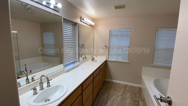 Building Photo - 4685 Dandelion Loop