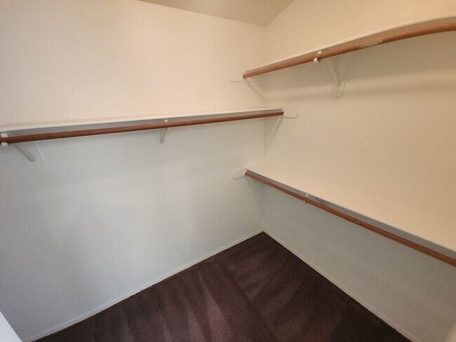 Building Photo - Two story in well established Las Vegas neighborhood