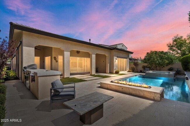 Building Photo - 5543 E Beryl Ave