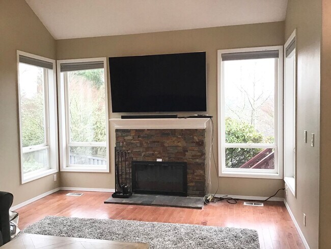 Building Photo - For Rent - Exceptional Murrayhill Location...