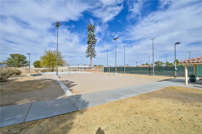 Building Photo - 592 Macbrey Dr