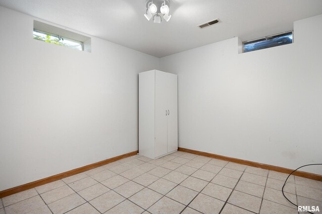 Building Photo - 107 Chestnut Dr