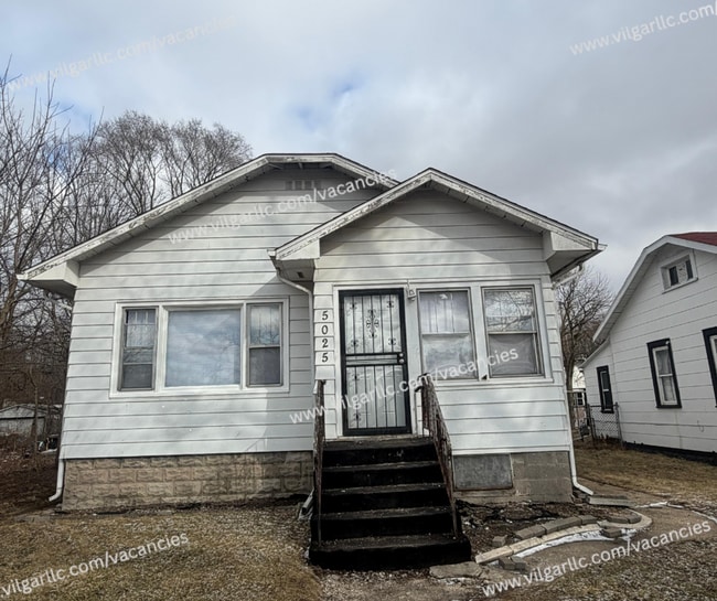 Building Photo - FOR RENT — SPACIOUS 3 BED / 1 BATH HOME