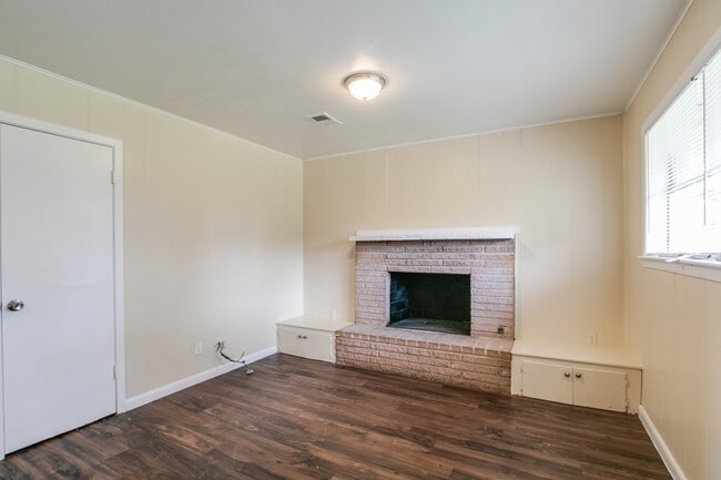 Building Photo - 5755 Oakham St