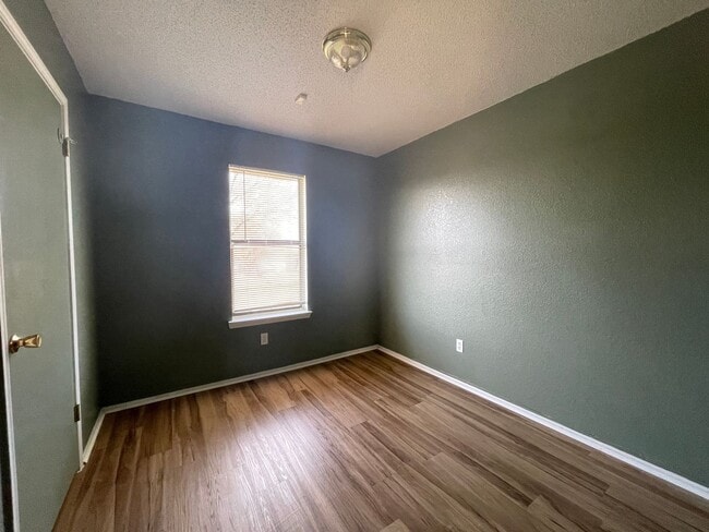 Building Photo - 2303 Purser Dr
