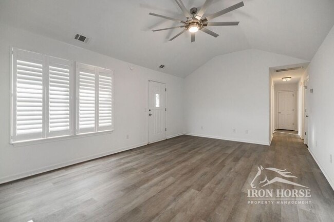 Building Photo - 1030 Hunter Trail