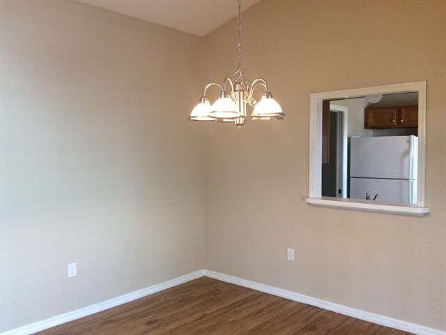 Building Photo - 1004 Lantana Dr