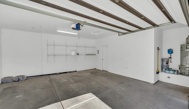 Building Photo - Gorgeous 4 Bed with 3 Car Garage AND Hot Tub