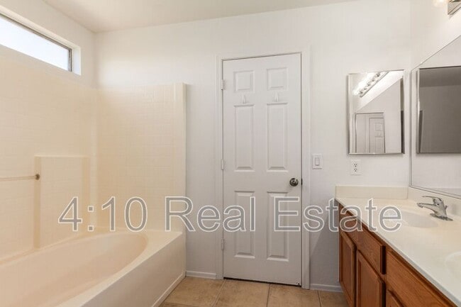 Building Photo - 2320 W Allens Peak Dr