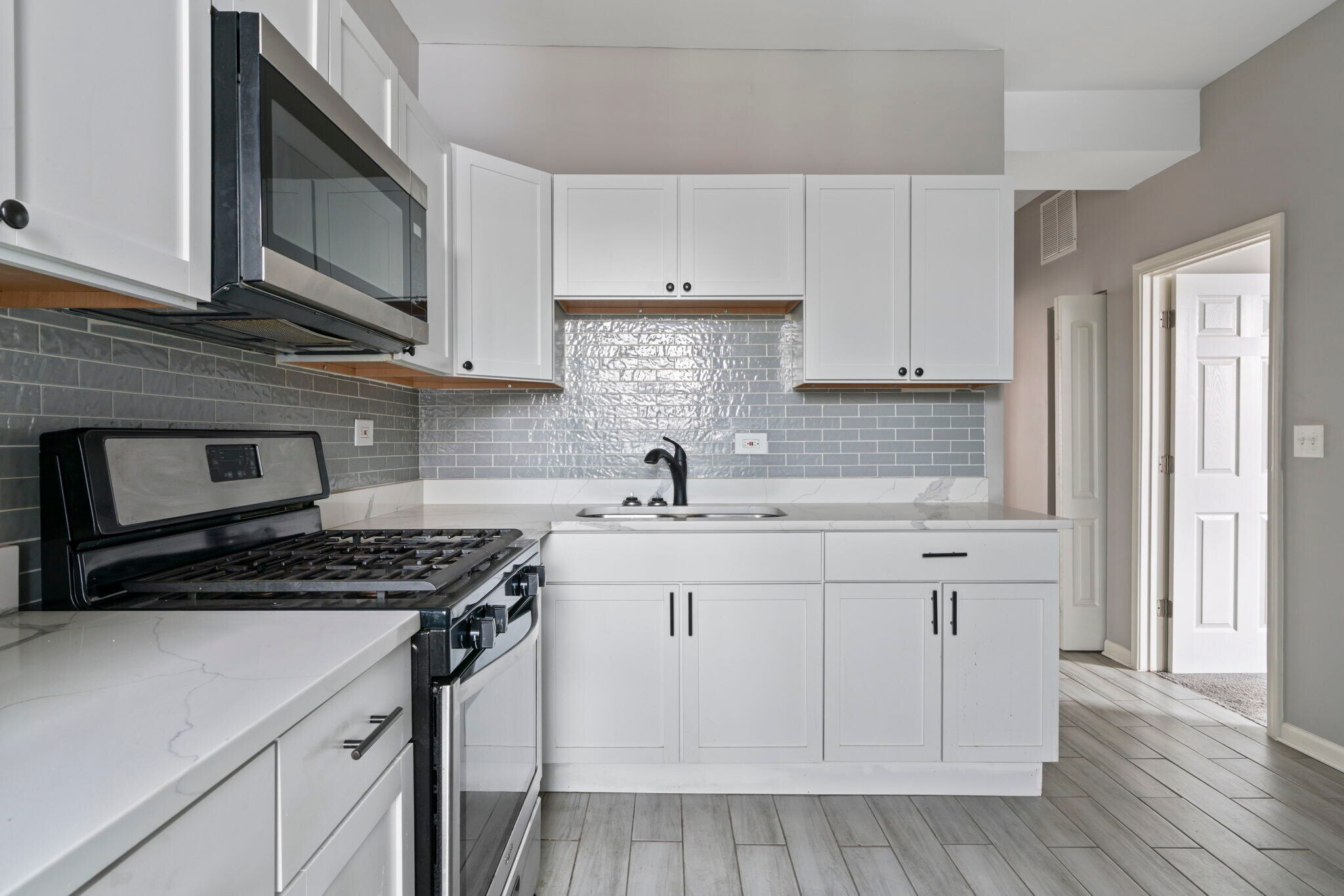 Kitchen - 3rd view - 7028 S Peoria St